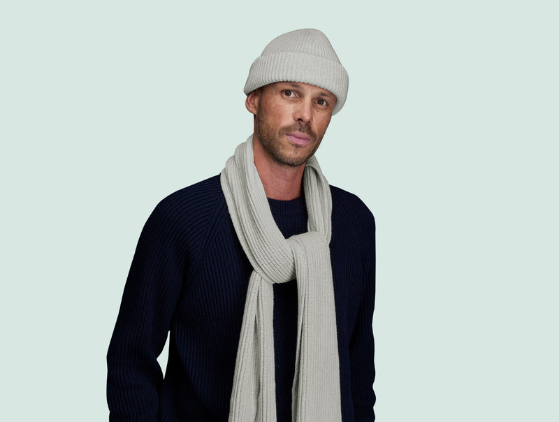 Pétrone bonnet homme porté écru#couleur_écru