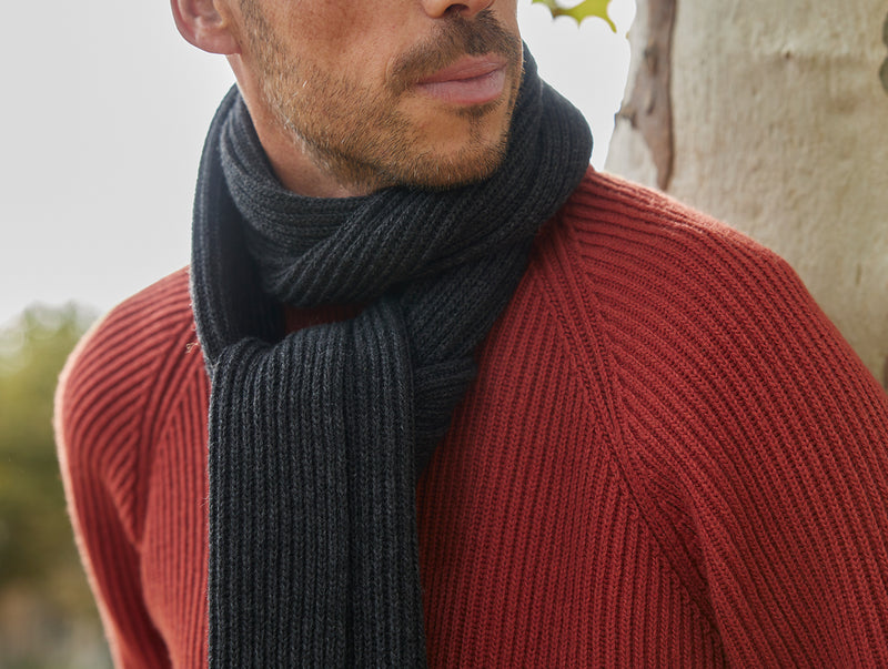 Pétrone écharpe homme zoom gris anthracite chiné#couleur_gris-anthracite-chiné