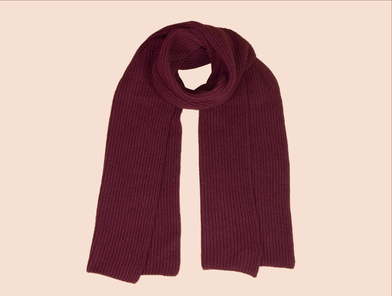 Pétrone écharpe homme posée bordeaux foncé#couleur_bordeaux-foncé