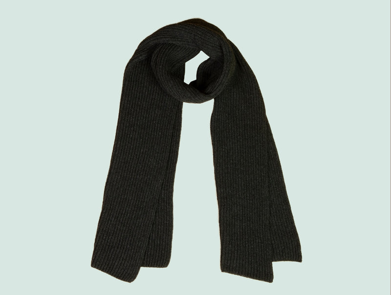 Pétrone écharpe homme posée gris anthracite chiné#couleur_gris-anthracite-chiné