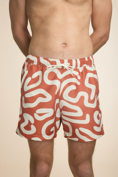 Pétrone short bain polyester recyclé graphique terracotta homme