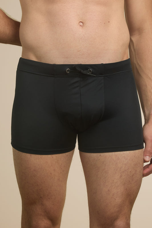 Petrone-shorty-bain-econyl-hommes-noir-face