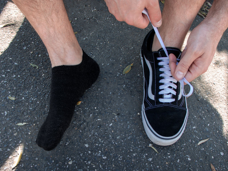 Petrone-socquettes-basses-coton-lin-homme-noir-portees homme#couleur_noir