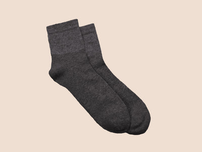 Petrone-chaussettes-tennis-coton-bio-unies-basses-homme-gris anthracite-posées#couleur_gris-anthracite-chiné