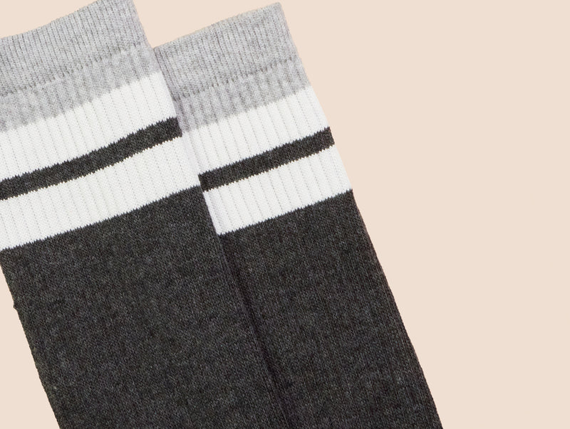 Petrone-chaussettes-tennis-coton-bio-retro-hautes-homme-gris anthracite-gris clair-posees#couleur_gris-anthracite---gris-clair