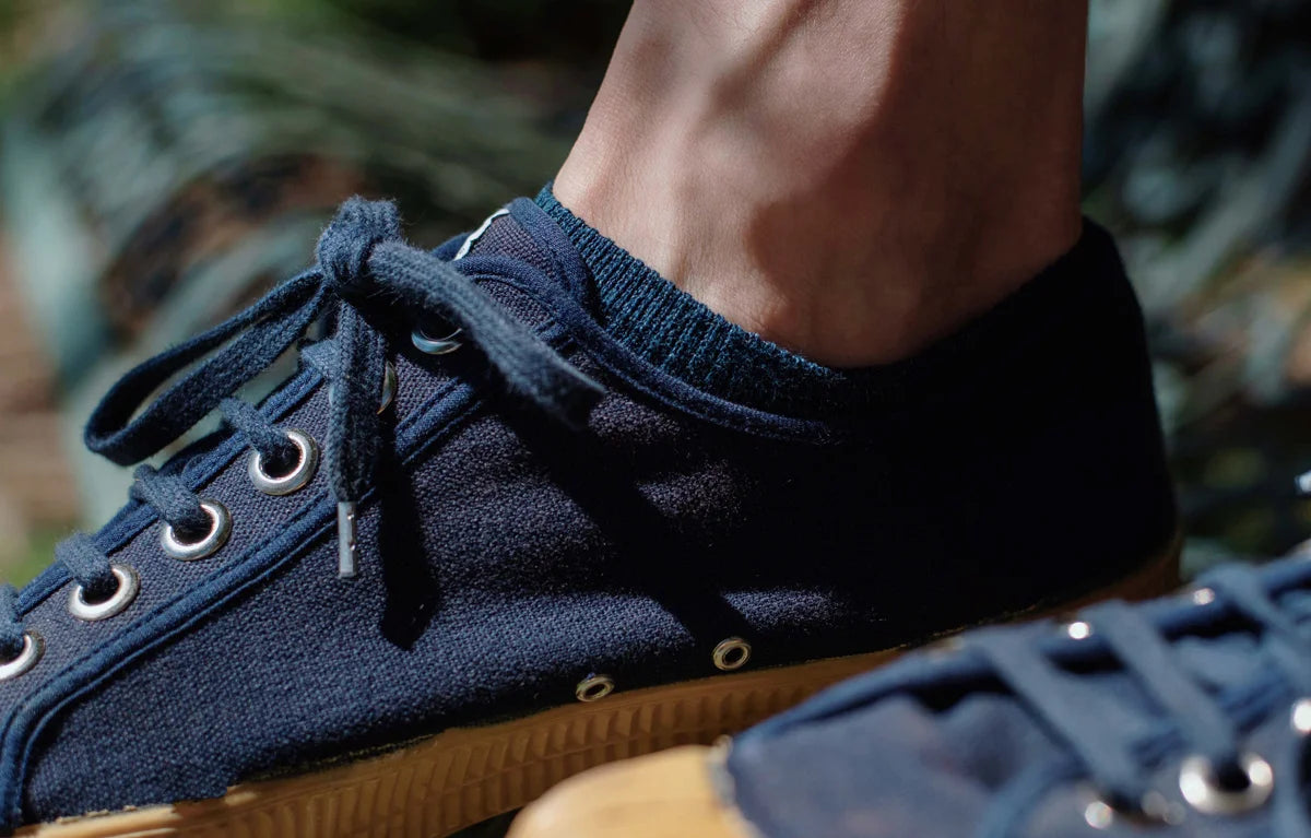 Quelles chaussettes choisir si on transpire des pieds ?