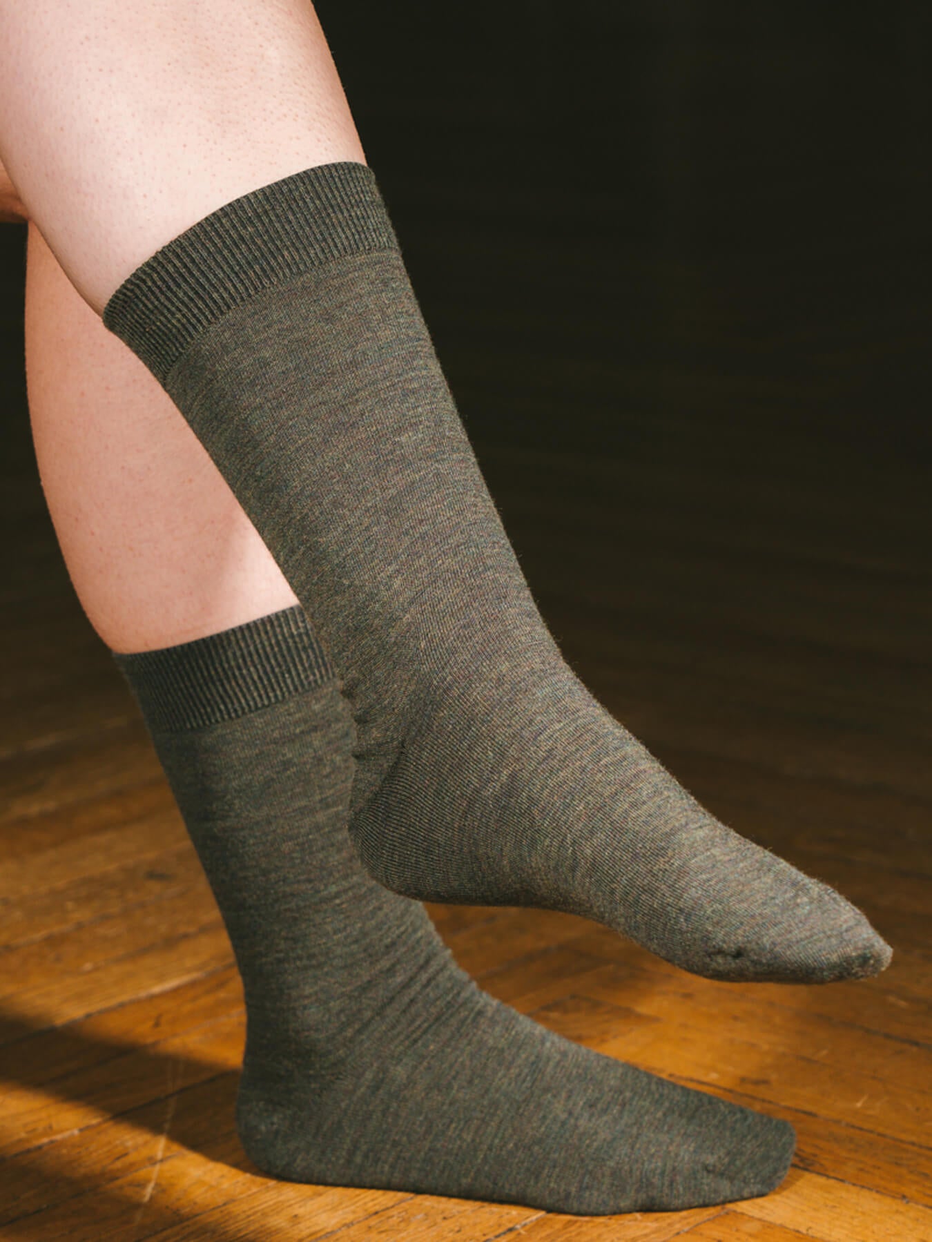 Pétrone chaussettes laine mérinos vert kaki femme#couleur_vert-kaki