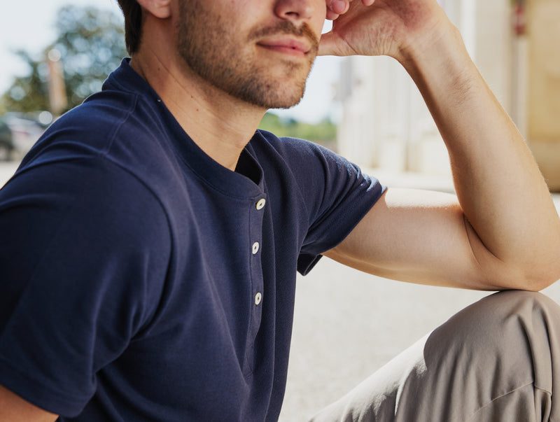 Pétrone Henley manches courtes coton bio tencel bleu marine homme#couleur_bleu-marine