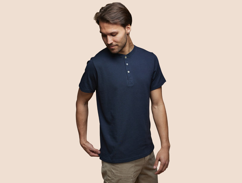 Pétrone Henley manches courtes coton bio tencel bleu marine homme#couleur_bleu-marine