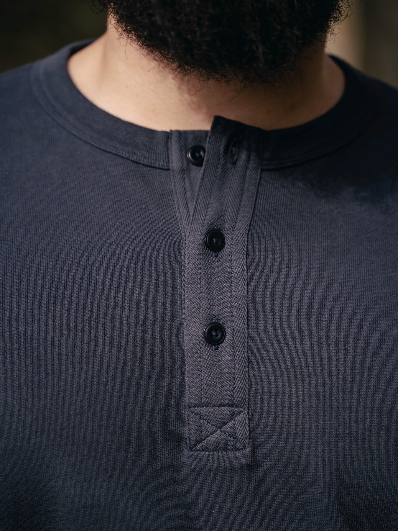 Pétrone Henley cormac manches longues coton bio bleu marine homme#couleur_bleu-marine