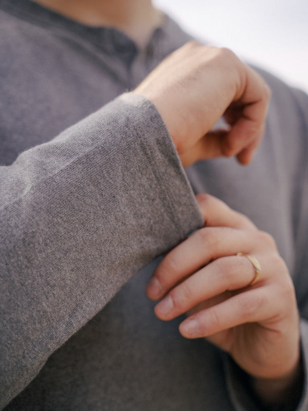 Pétrone Henley cormac manches longues coton bio gris moyen homme#couleur_gris-moyen-chiné
