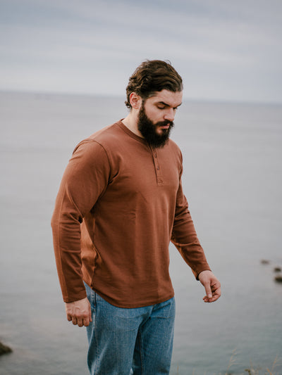 Pétrone Henley cormac manches longues coton bio noisette homme#couleur_noisette