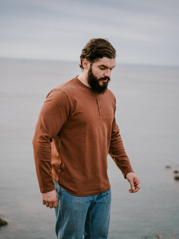 Pétrone Henley cormac manches longues coton bio noisette homme#couleur_noisette