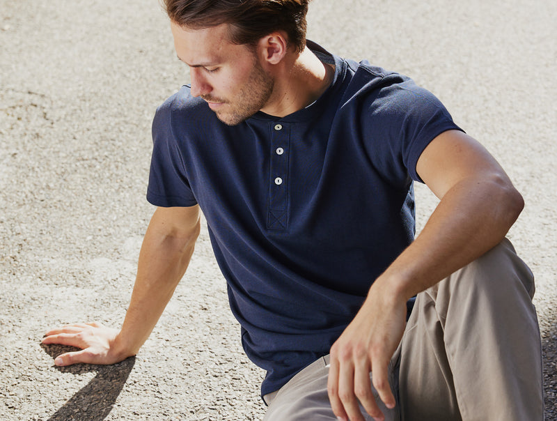 Pétrone Henley manches courtes coton bio tencel bleu marine homme#couleur_bleu-marine