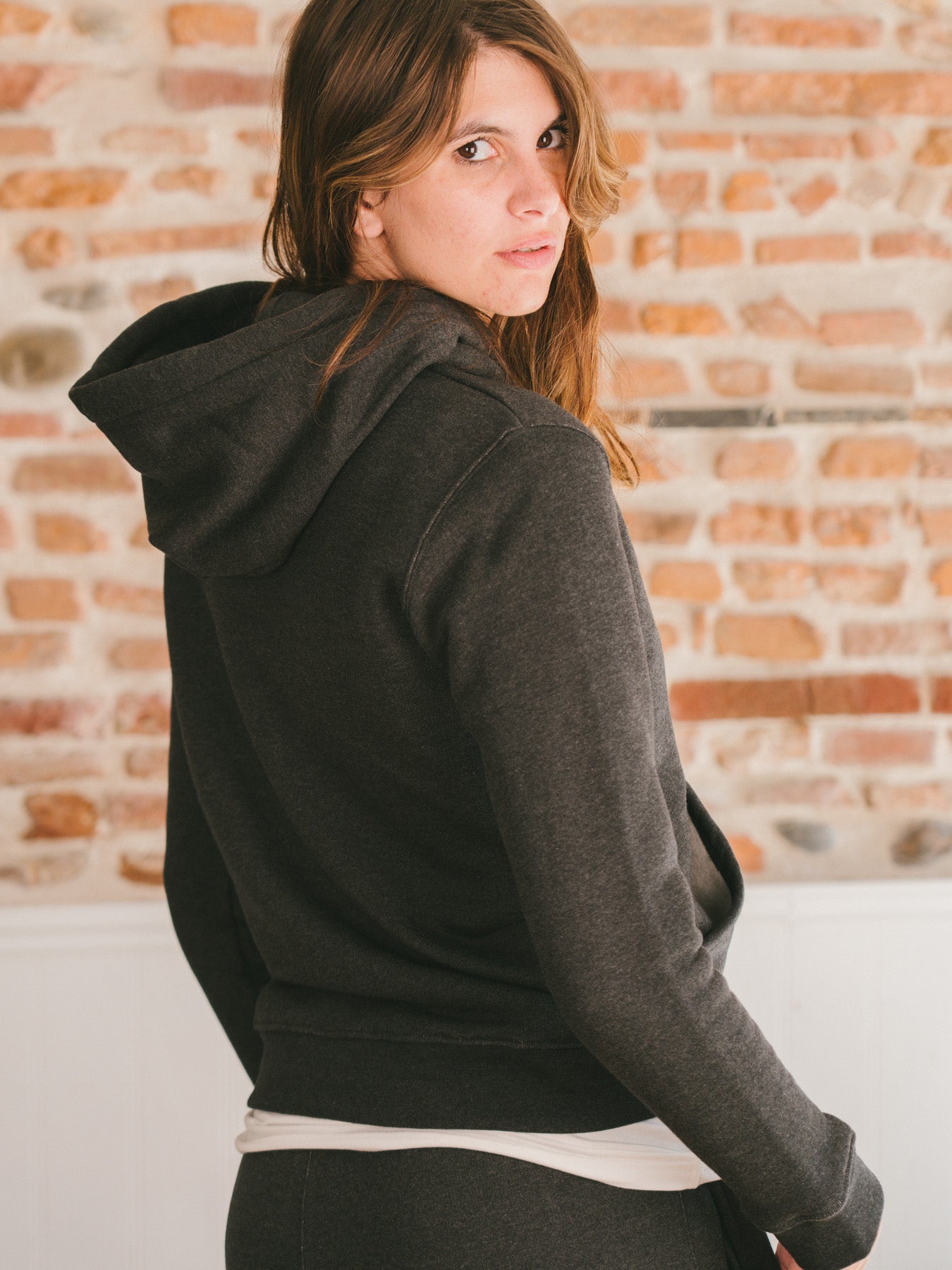 Pétrone sweat capuche hoodie homme Tencel coton bio gris anthracite chiné femme#couleur_gris-anthracite-chiné