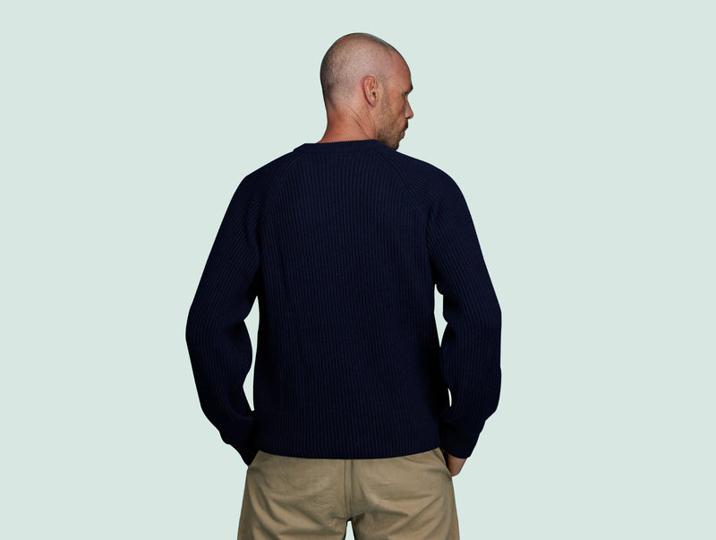 Pétrone Pull Réconfortant bleu marine homme dos#couleur_bleu-marine