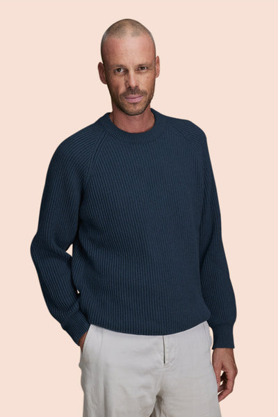 Pétrone Pull Réconfortant homme porté bleu pétrole