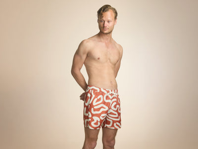 Pétrone short bain polyester recyclé graphique rouille homme#couleur_graphique-écru-rouille
