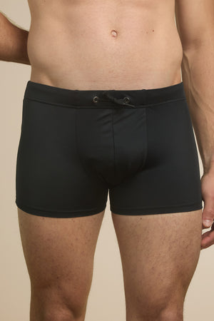 Petrone-shorty-bain-econyl-hommes-noir-face