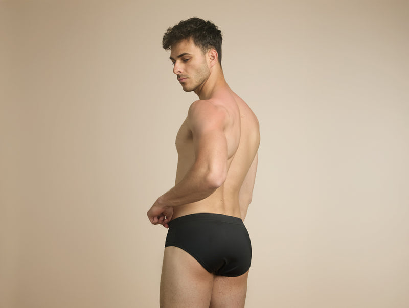 Pétrone slip bain econyl noir homme#couleur_noir