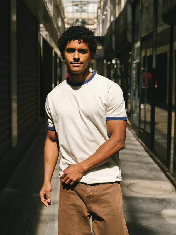 Pétrone T-shirt homme varsity contrasté blanc crème bleu marine coton biologique Tencel Lyocell#couleur_bleu-marine-/-blanc-crème