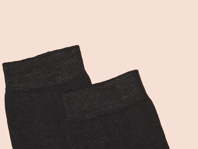 Petrone-chaussettes-lin-coton-homme-posee-noir #couleur_noir