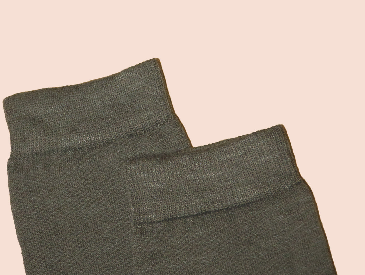 Petrone-chaussettes-lin-coton-homme-posee-sauge #couleur_sauge