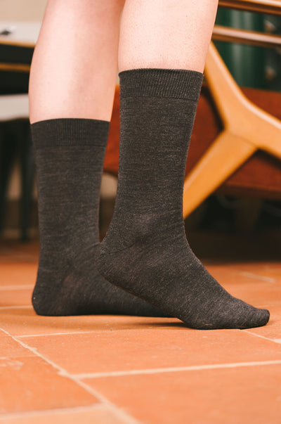 Pétrone chaussettes laine mérinos gris anthracite femme vignette