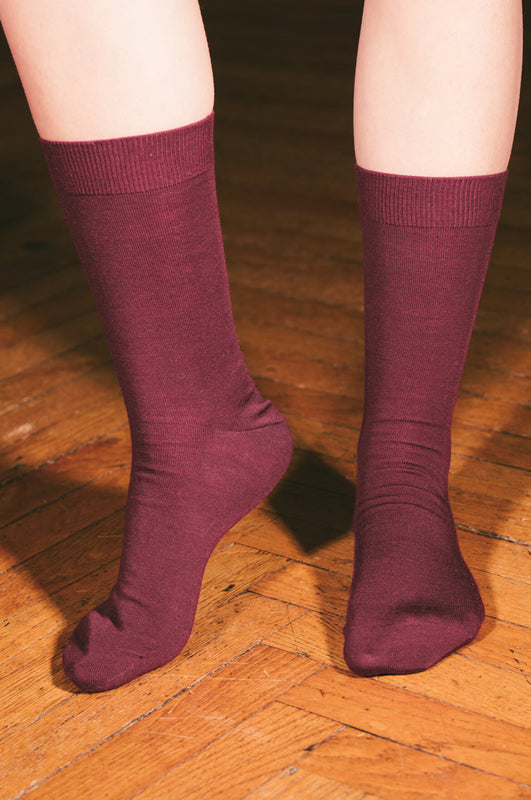 Pétrone chaussettes laine mérinos bordeaux foncé femme vignete