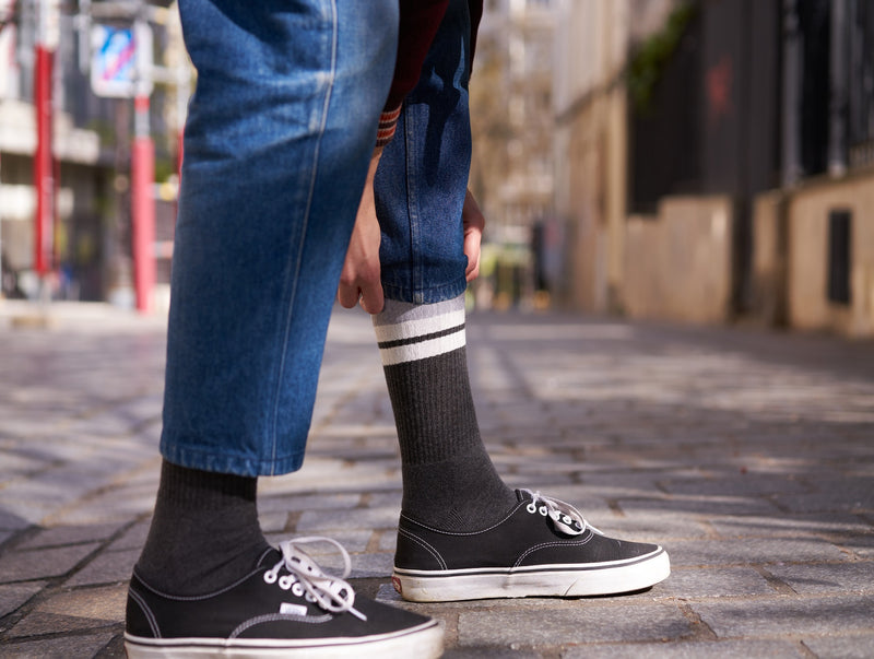Petrone-chaussettes-tennis-coton-bio-retro-hautes-homme-gris anthracite-gris clair#couleur_gris-anthracite---gris-clair