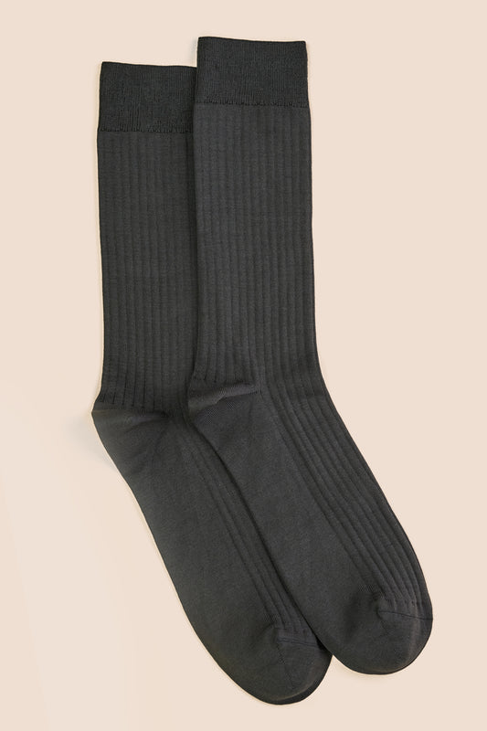 Pétrone chaussettes côtelées mi-mollet en fil d'Ecosse italien gris foncé hommes