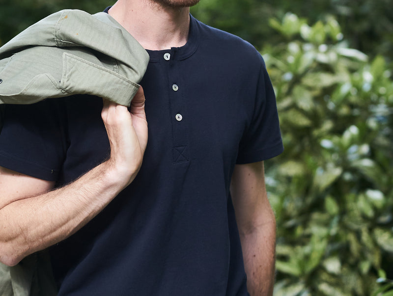 Pétrone Henley manches courtes coton bio bleu marine homme#couleur_bleu-marine
