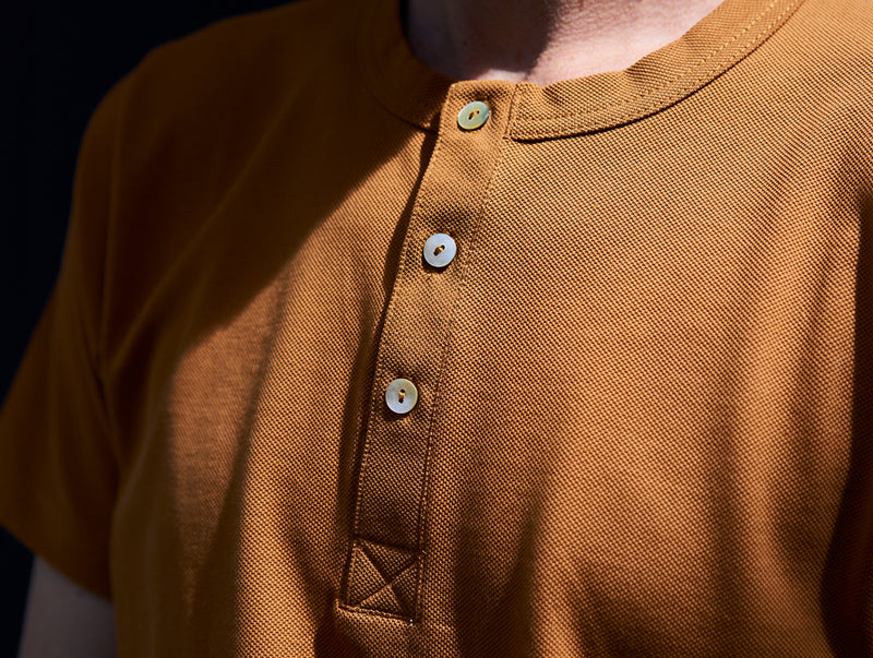 Pétrone Henley manches courtes coton bio ocre homme#couleur_ocre