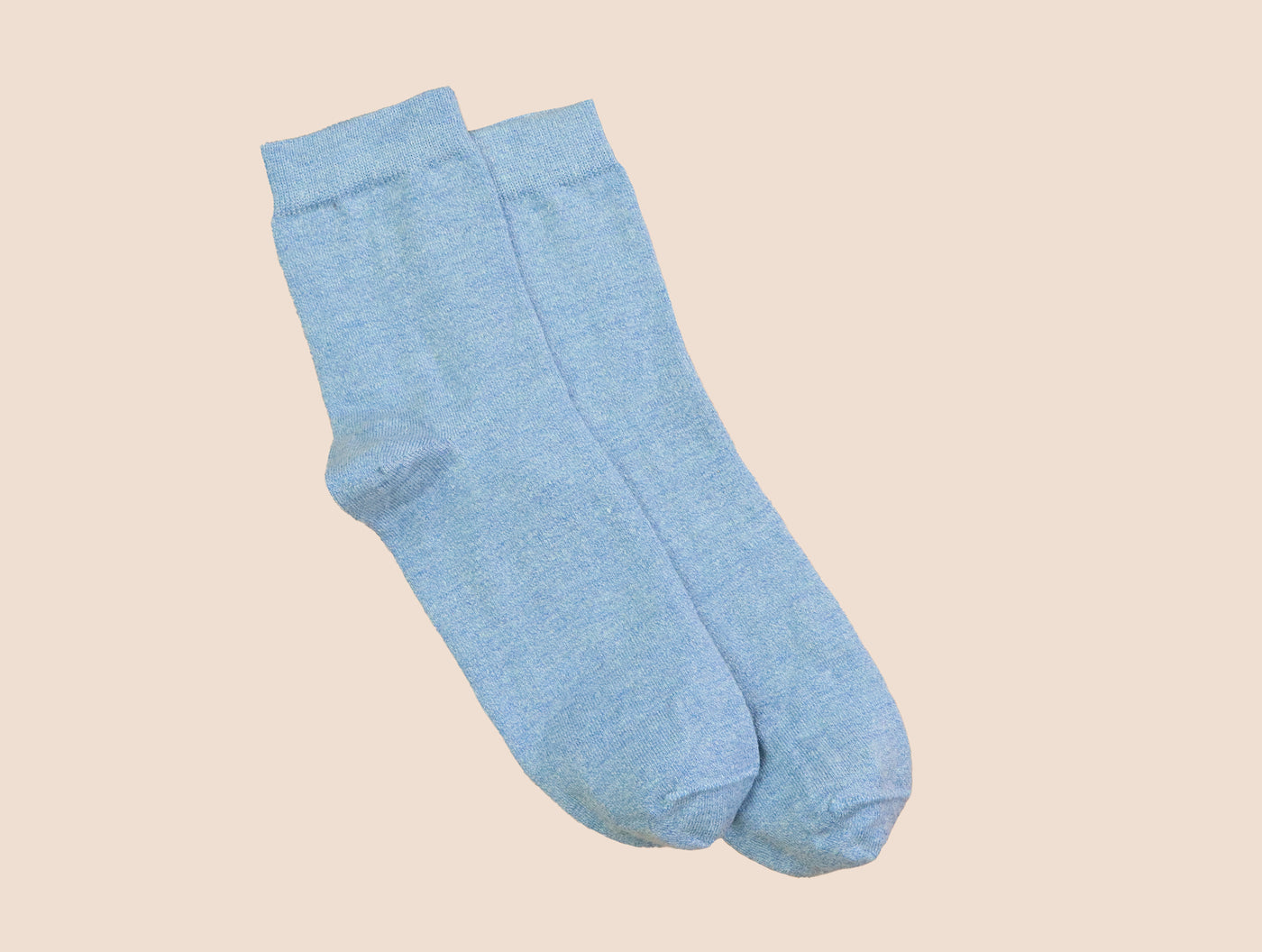 Petrone-chaussettes-lin-coton-homme-posee-bleu clair#couleur_bleu clair