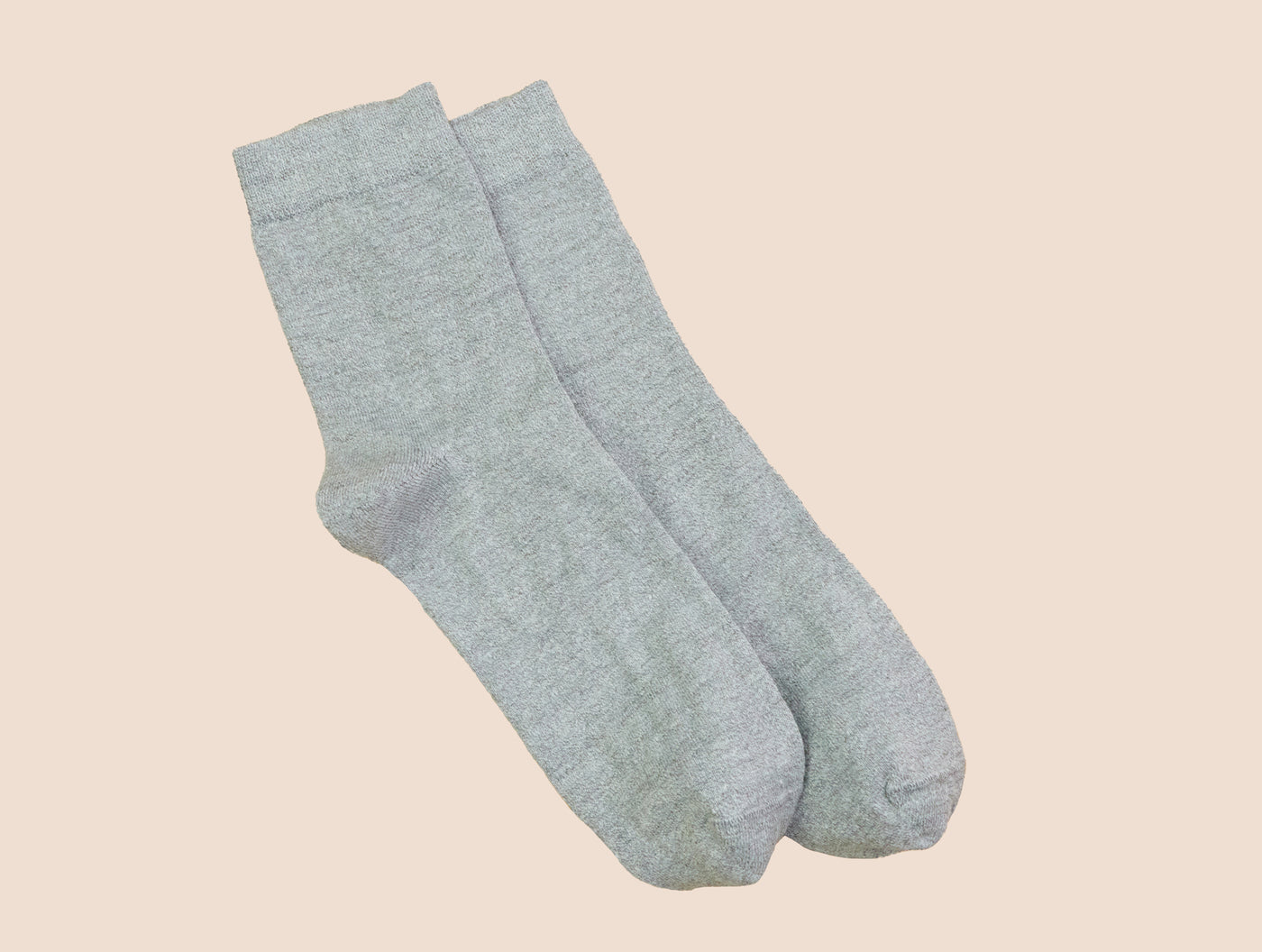 Petrone-chaussettes-lin-coton-homme-posee-gris clair#couleur_gris clair