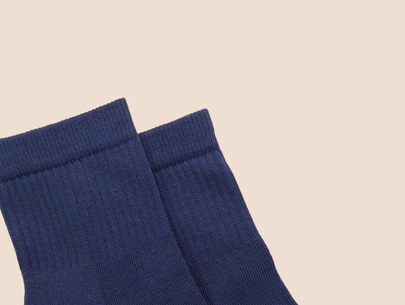 Petrone-chaussettes-tennis-coton-bio-unies-basses-homme-bleu acier-posees#couleur_bleu-acier