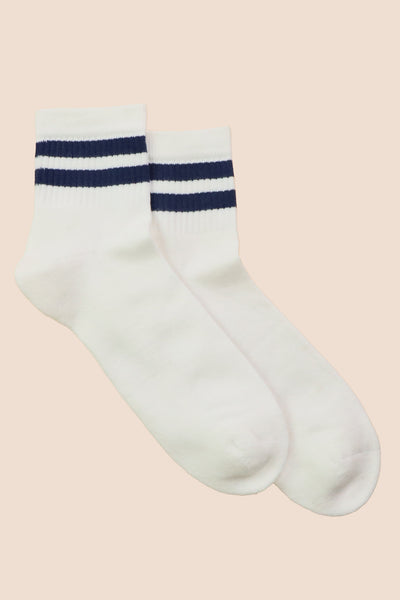 Petrone-chaussettes-tennis-coton-bio-rayures-basses-homme-écru-bleu-posees
