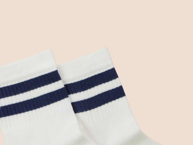 Petrone-chaussettes-tennis-coton-bio-rayures-basses-homme-écru-bleu marine-posees#couleur_écru---bleu-marine