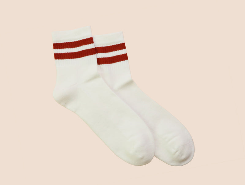 Petrone-chaussettes-tennis-coton-bio-rayures-basses-homme-écru-rouille-posees#couleur_écru---rouille
