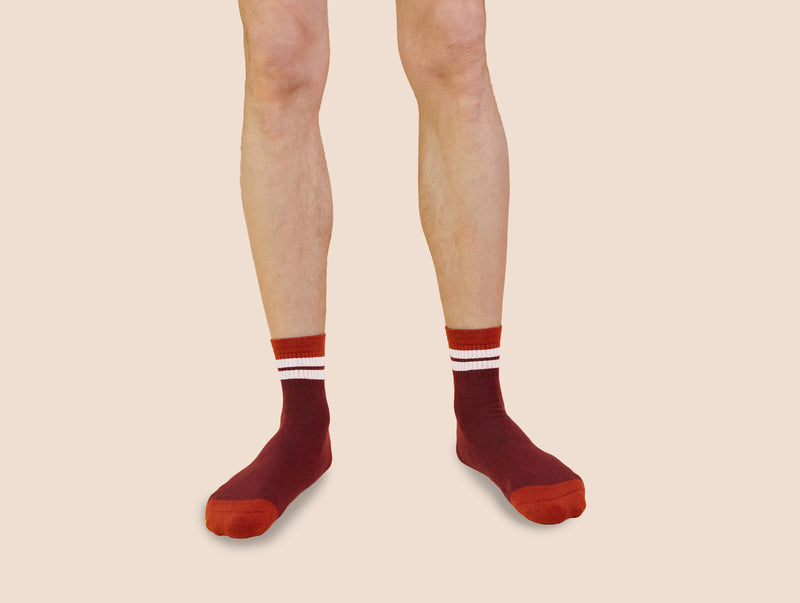 Petrone-chaussettes-tennis-coton-bio-retro-basses-homme-bordeaux-rouille-portées#couleur_bordeaux---rouille