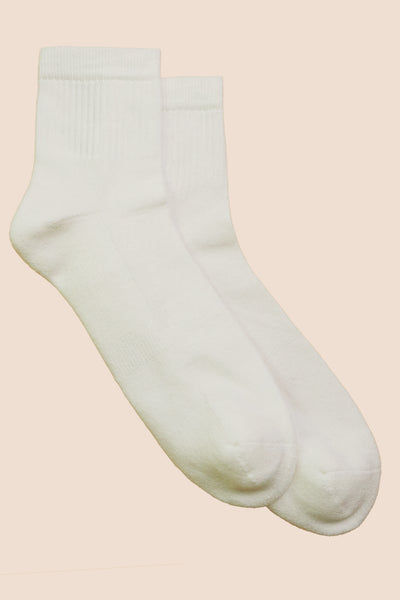 Petrone-chaussettes-tennis-coton-bio-unies-hautes-homme-blanc-creme-posees
