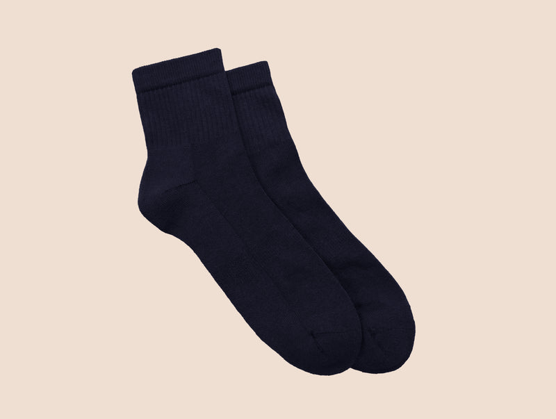 Petrone-chaussettes-tennis-coton-bio-unies-basses-homme-bleu marine-posées#couleur_bleu marine