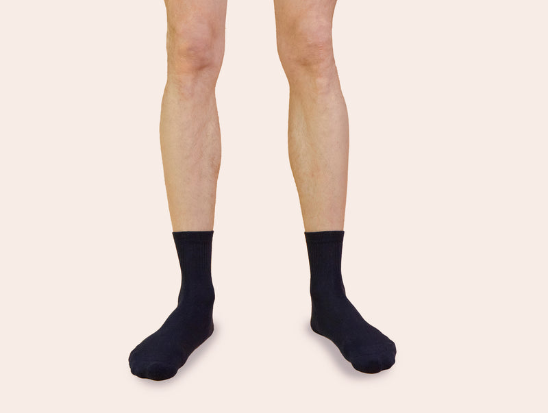 Petrone-chaussettes-tennis-coton-bio-unies-basses-homme-bleu marine-portées#couleur_bleu marine
