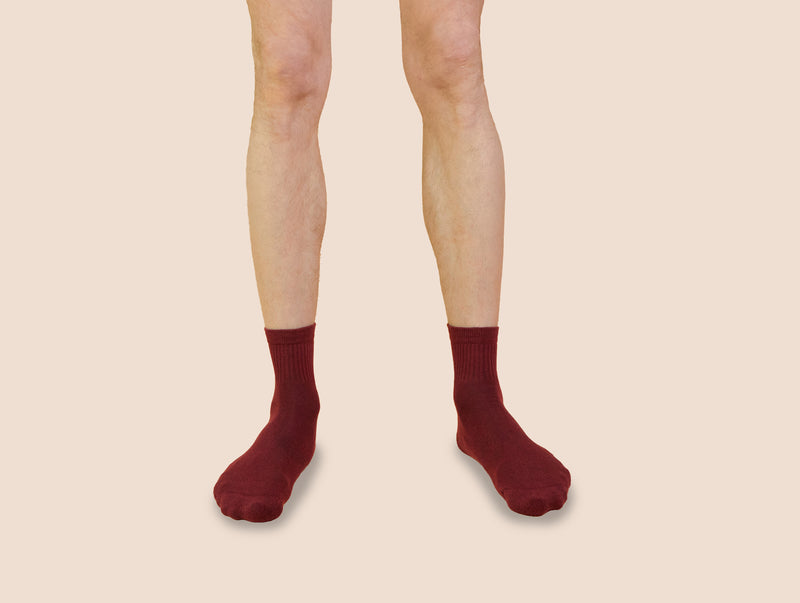 Petrone-chaussettes-tennis-coton-bio-unies-basses-homme-bordeaux foncé-portées#couleur_bordeaux-foncé