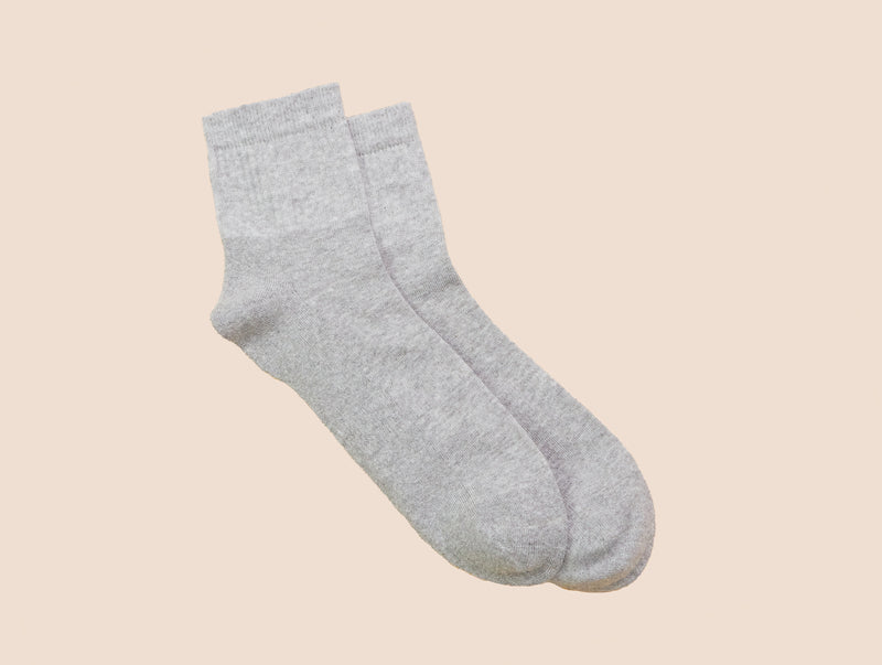 Petrone-chaussettes-tennis-coton-bio-unies-basses-homme-gris clair chiné-posees#couleur_Gris chiné clair