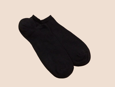 Petrone-chaussettes-invisibles-coton-bio-unies-basses-homme-noir-posees#couleur_noir