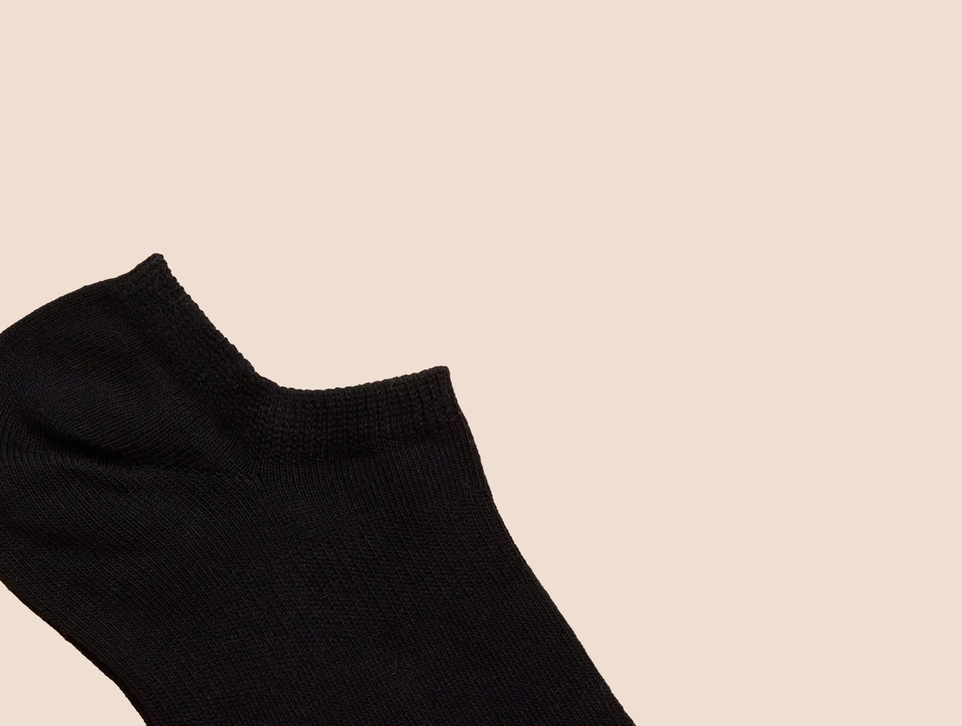 Petrone-chaussettes-invisibles-coton-bio-unies-basses-homme-noir-posees#couleur_noir