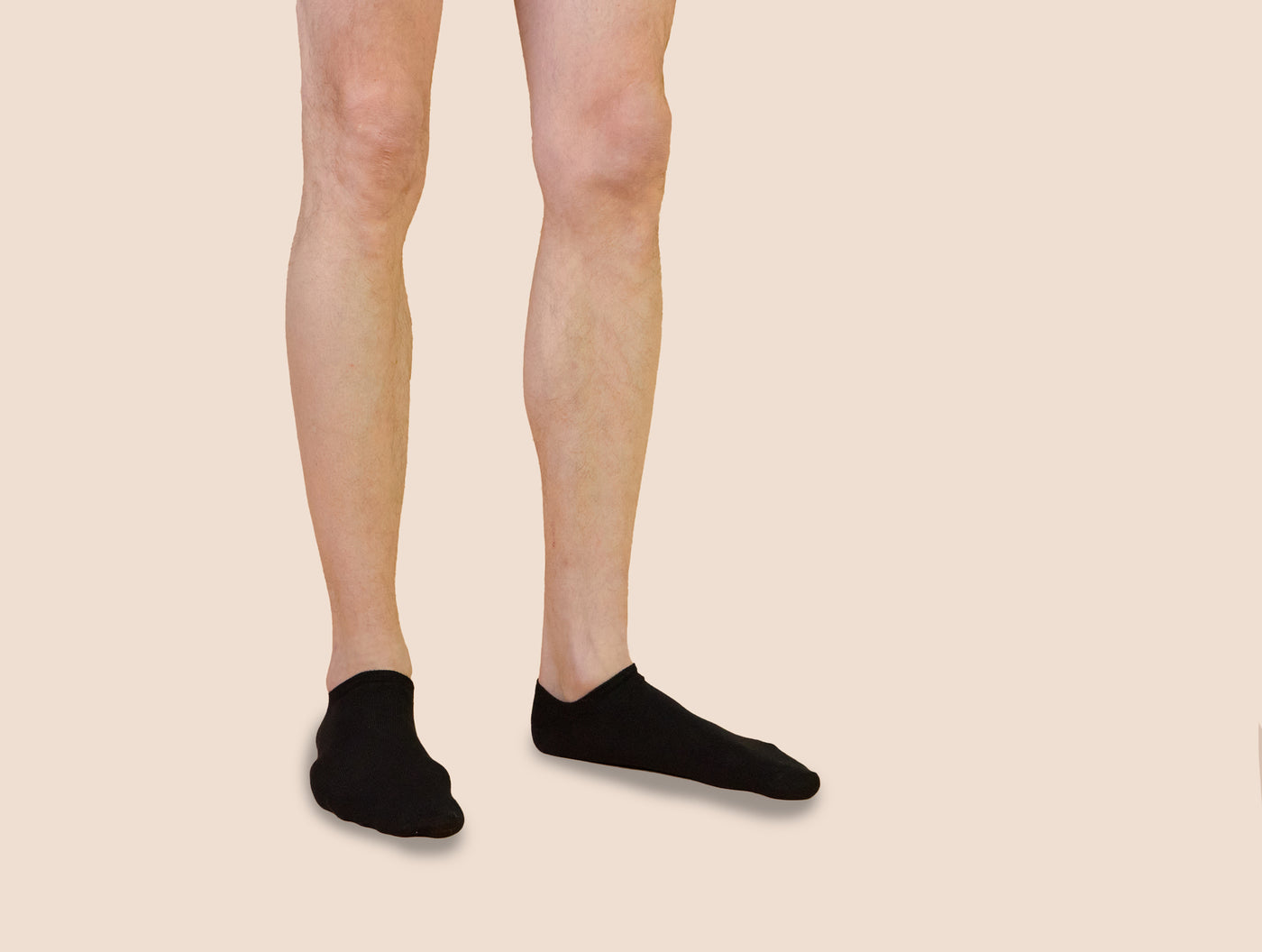 Petrone-chaussettes-invisibles-coton-bio-unies-basses-homme-noir-portées#couleur_noir