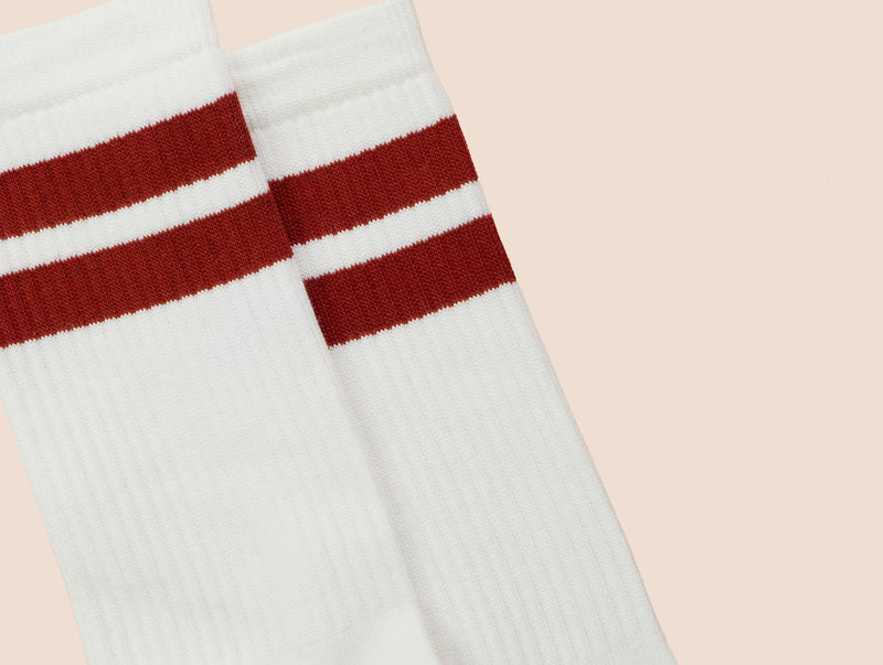 Petrone-chaussettes-tennis-coton-bio-rayures-hautes-homme-écru-rouille-posees#couleur_écru---rouille