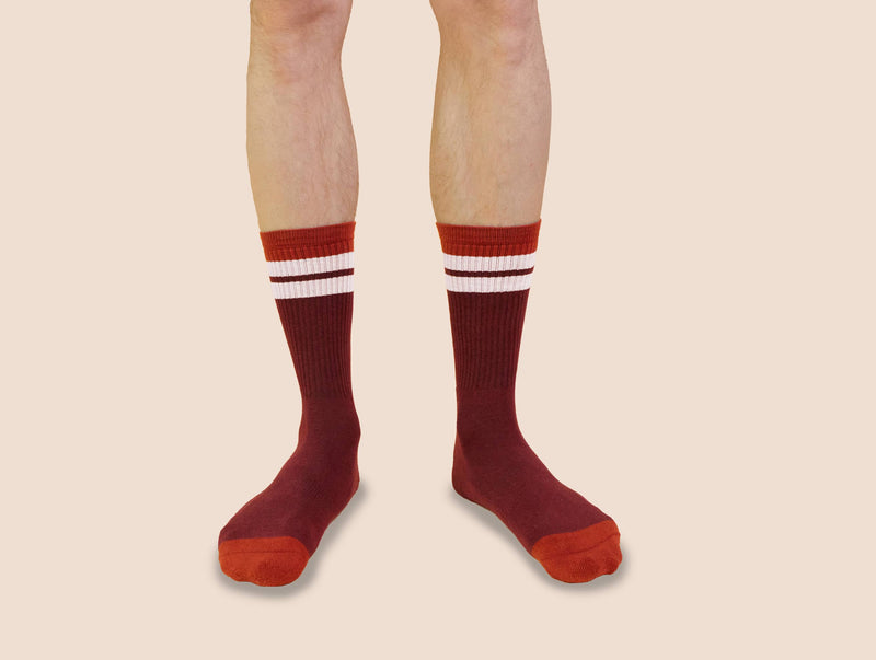 Petrone-chaussettes-tennis-coton-bio-retro-hautes-homme-bordeaux-rouille-portées#couleur_bordeaux---rouille